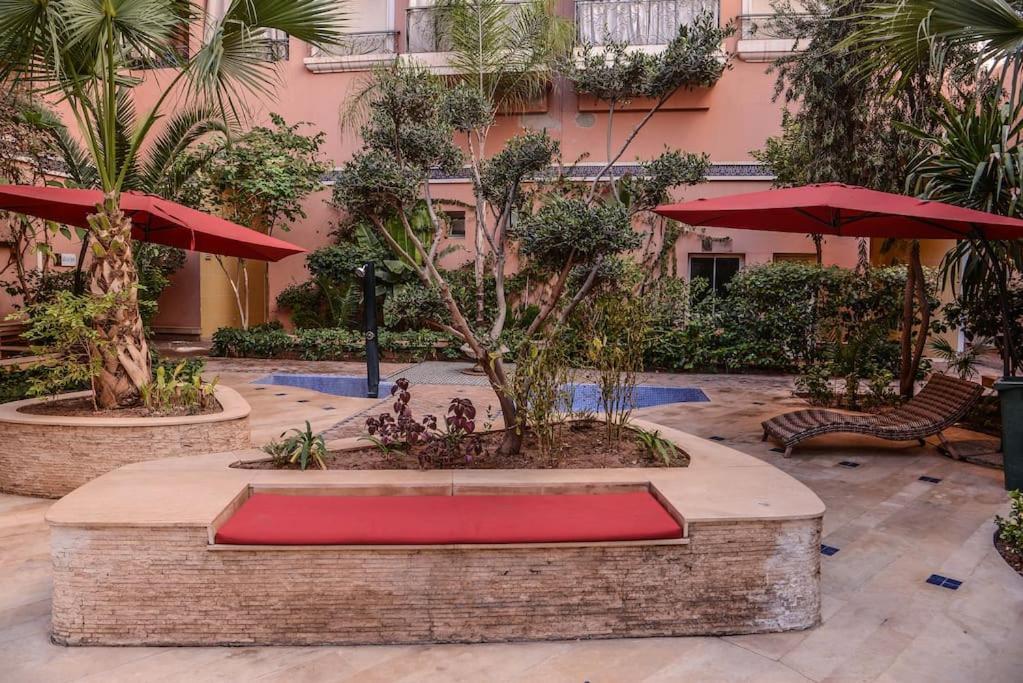 Beautiful, Great Equipped 122 M Near Majorelle Garden And Gueliz With Pool Views And A Large Balcony And Terrace Marrakesch