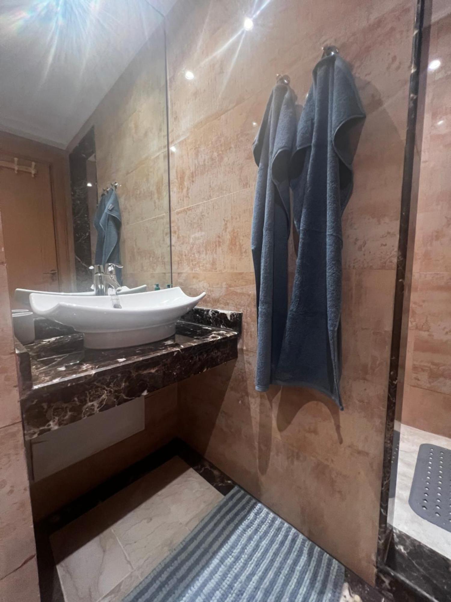 Beautiful, Great Equipped 122 M Near Majorelle Garden And Gueliz With Pool Views And A Large Balcony And Terrace * Marrakesch