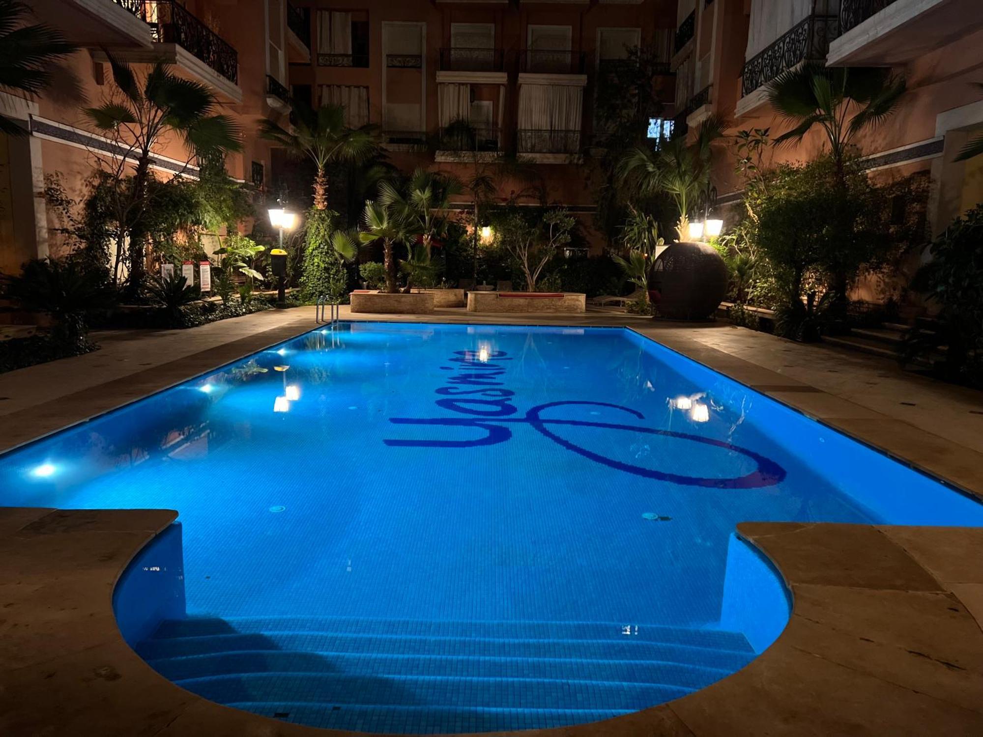 Beautiful, Great Equipped 122 M Near Majorelle Garden And Gueliz With Pool Views And A Large Balcony And Terrace Marrakesch