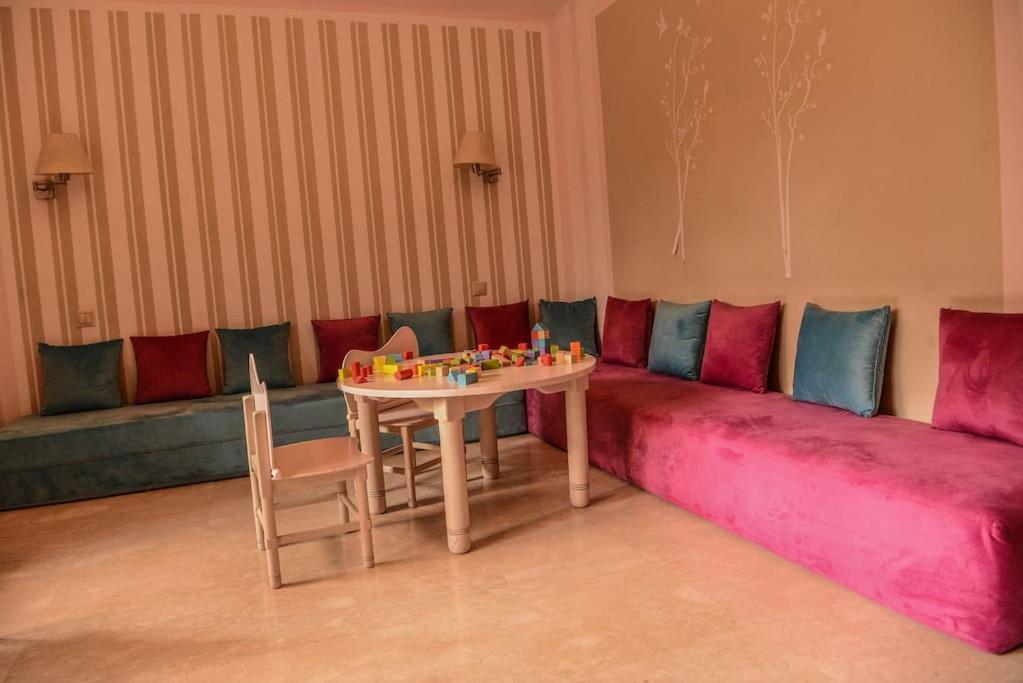 Appartamento Beautiful, Great Equipped 122 M Near Majorelle Garden And Gueliz With Pool Views And A Large Balcony And Terrace *